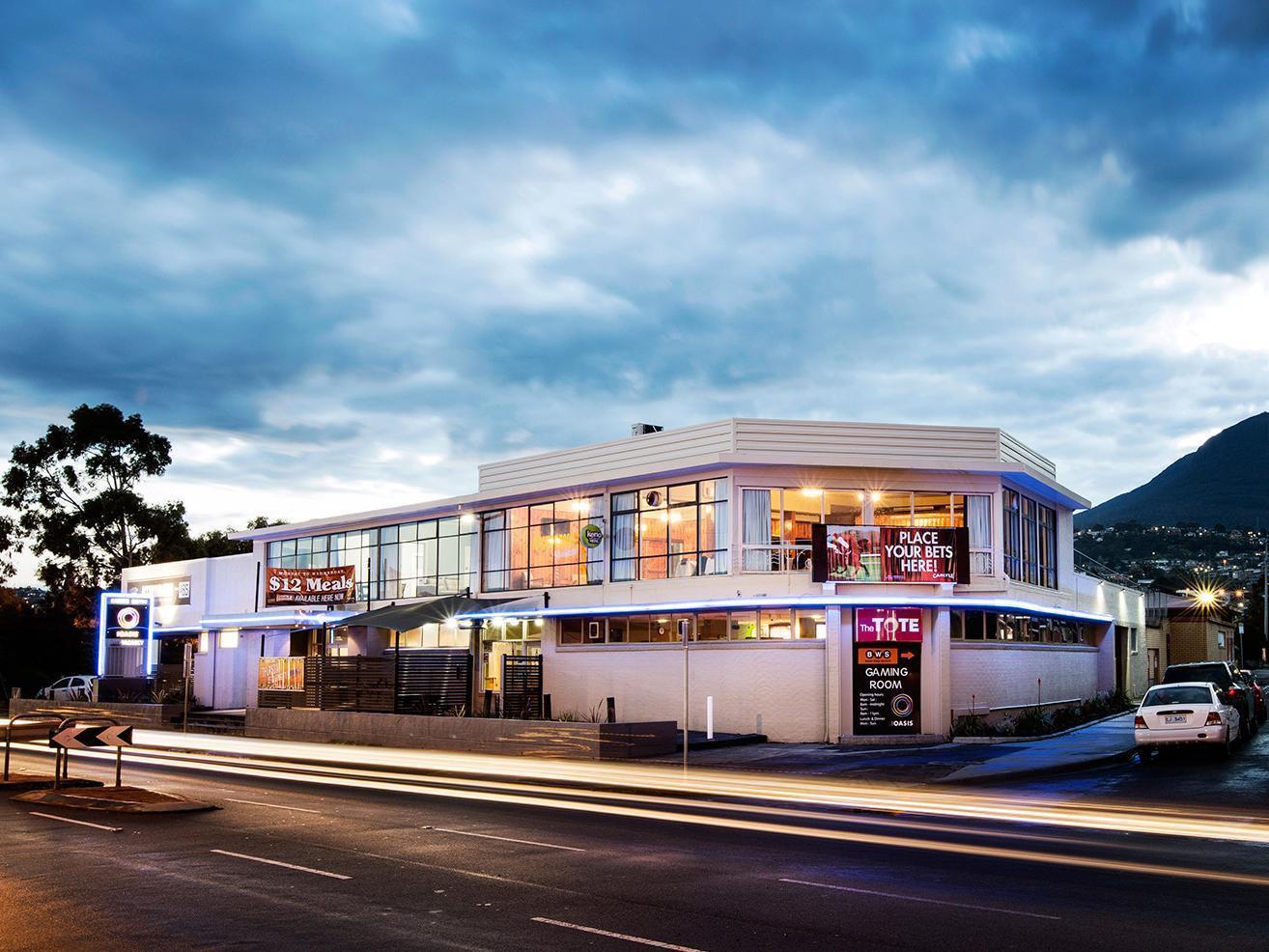 Nightcap At Carlyle Hotel Derwent Park Exterior photo