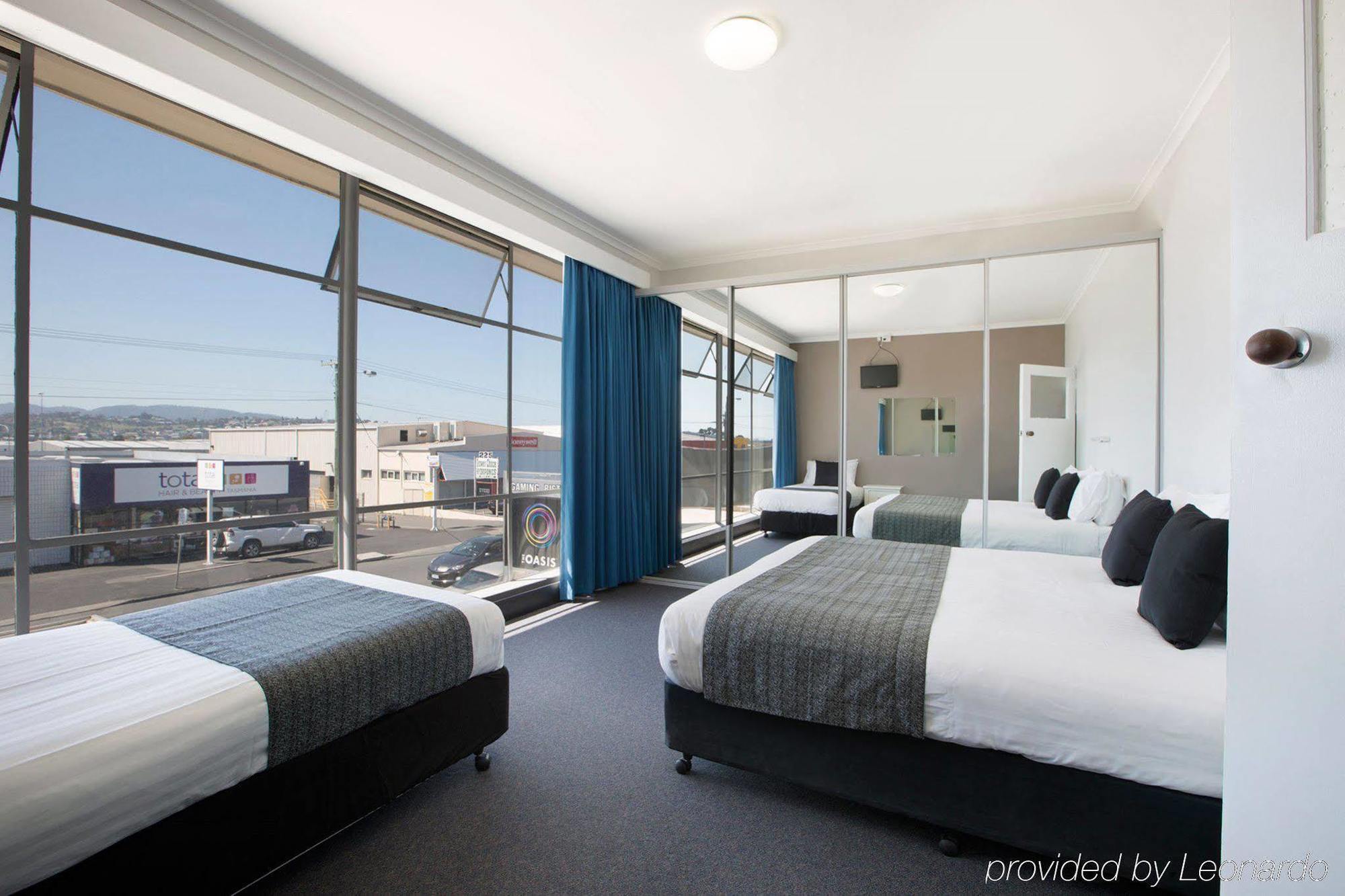 Nightcap At Carlyle Hotel Derwent Park Exterior photo