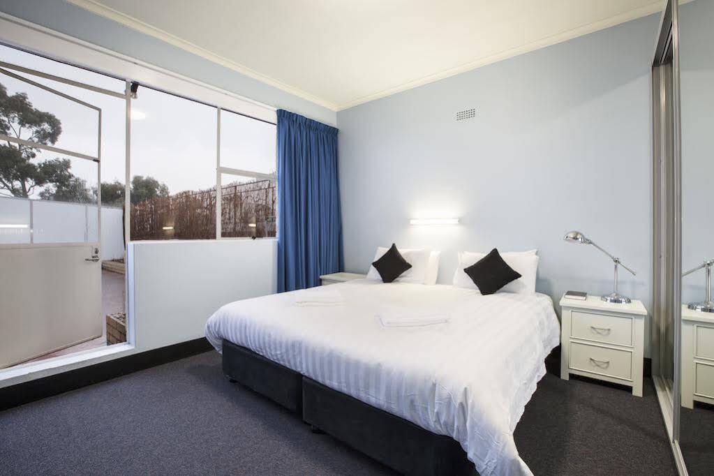Nightcap At Carlyle Hotel Derwent Park Exterior photo